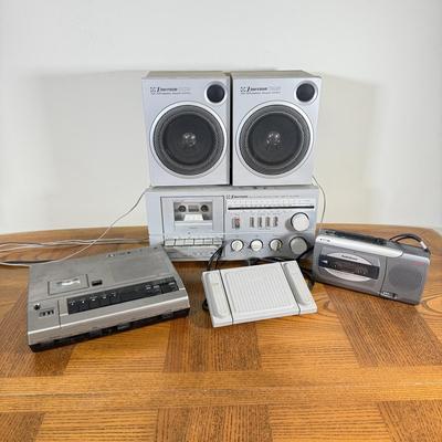 LOT 158B: Emerson AM/FM Stereo Reciever/Stereo Cassette Recorder Model MM 800 w/ Speakers Model System I