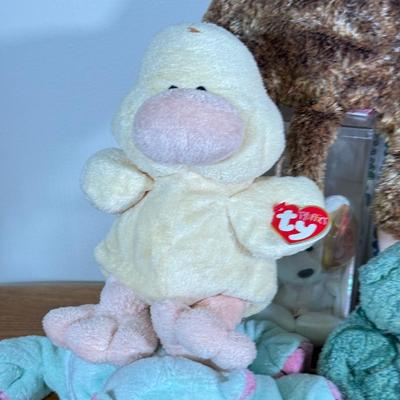 LOT 159B: Ty Beanie Baby Collection