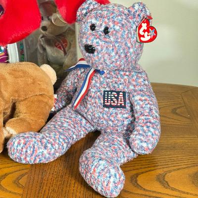 LOT 159B: Ty Beanie Baby Collection