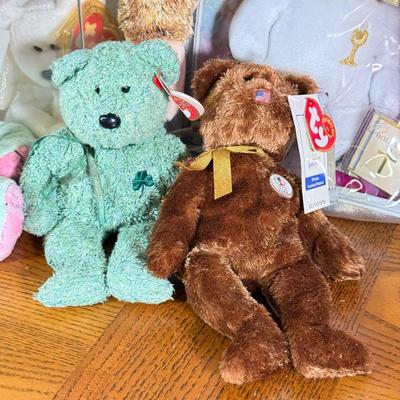 LOT 159B: Ty Beanie Baby Collection