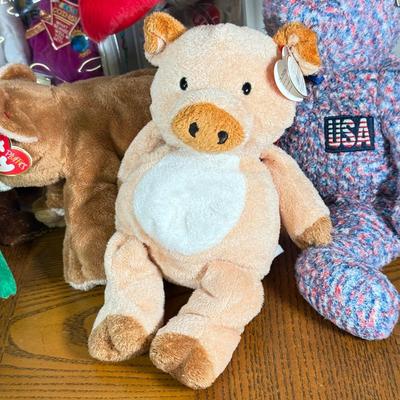 LOT 159B: Ty Beanie Baby Collection