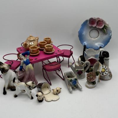LOT 246: Vintage Japan Made Tchotchkes