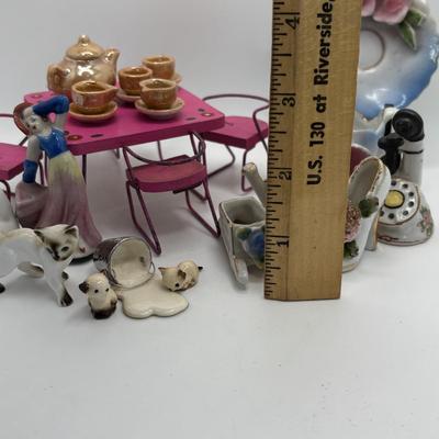 LOT 246: Vintage Japan Made Tchotchkes