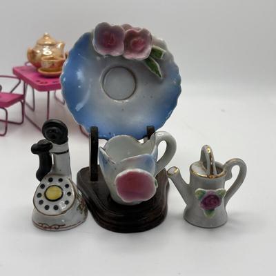 LOT 246: Vintage Japan Made Tchotchkes