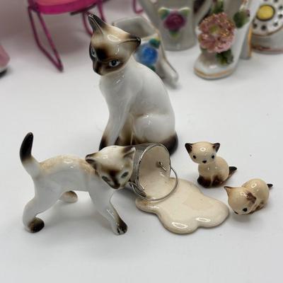LOT 246: Vintage Japan Made Tchotchkes
