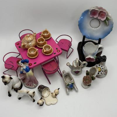 LOT 246: Vintage Japan Made Tchotchkes