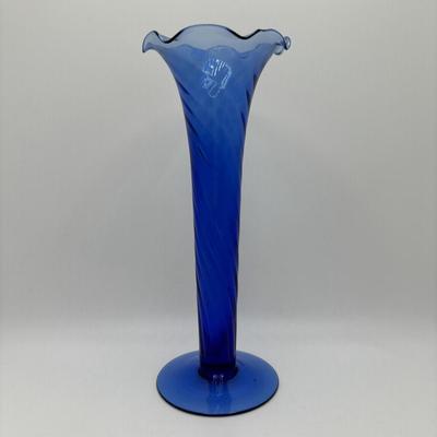 LOT 251: Signed Oleg Cassini Etched Leaf Crystal and Bubble Glass Votives with Crystal Perfume Bottle & Cobalt Blue Vase
