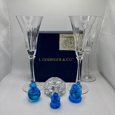 LOT 252 Signed Oscar de la Renta Champagne Glasses, I. Godinger & Co Primavera Canapés Plates, Waterford Crystal Paperweight & More