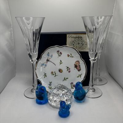 LOT 252 Signed Oscar de la Renta Champagne Glasses, I. Godinger & Co Primavera Canapés Plates, Waterford Crystal Paperweight & More