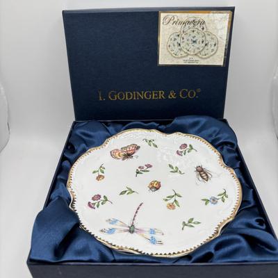 LOT 252 Signed Oscar de la Renta Champagne Glasses, I. Godinger & Co Primavera Canapés Plates, Waterford Crystal Paperweight & More
