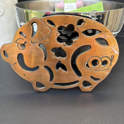 LOT 262: Hoffritz Stainless Steel Bowl, Pig Trivets, Corn on the Cob Dishes, Pig Corn Holders, Rae & Dunn Storage Jar,...