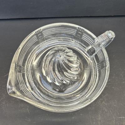 LOT 264: Vintage Hazel Atlas Juicer/Reamer & Juice Glasses: Twin Kiss, Rabbit, Giraffe, Roosters, Oranges