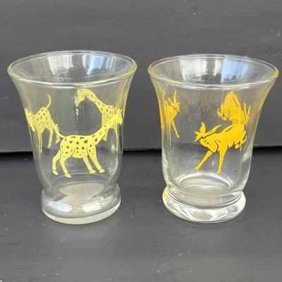 LOT 264: Vintage Hazel Atlas Juicer/Reamer & Juice Glasses: Twin Kiss, Rabbit, Giraffe, Roosters, Oranges