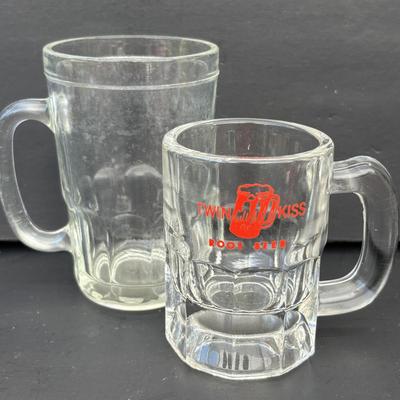 LOT 264: Vintage Hazel Atlas Juicer/Reamer & Juice Glasses: Twin Kiss, Rabbit, Giraffe, Roosters, Oranges
