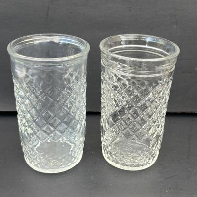 LOT 264: Vintage Hazel Atlas Juicer/Reamer & Juice Glasses: Twin Kiss, Rabbit, Giraffe, Roosters, Oranges
