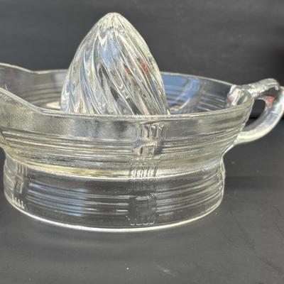 LOT 264: Vintage Hazel Atlas Juicer/Reamer & Juice Glasses: Twin Kiss, Rabbit, Giraffe, Roosters, Oranges