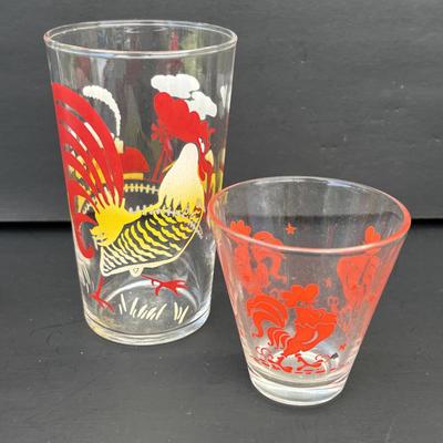 LOT 264: Vintage Hazel Atlas Juicer/Reamer & Juice Glasses: Twin Kiss, Rabbit, Giraffe, Roosters, Oranges