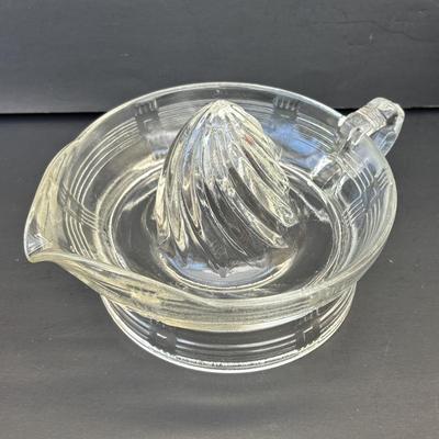 LOT 264: Vintage Hazel Atlas Juicer/Reamer & Juice Glasses: Twin Kiss, Rabbit, Giraffe, Roosters, Oranges