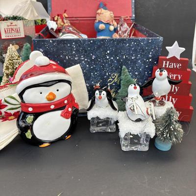 LOT 269: Holiday Ornaments Decor & More