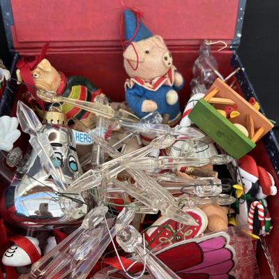 LOT 269: Holiday Ornaments Decor & More