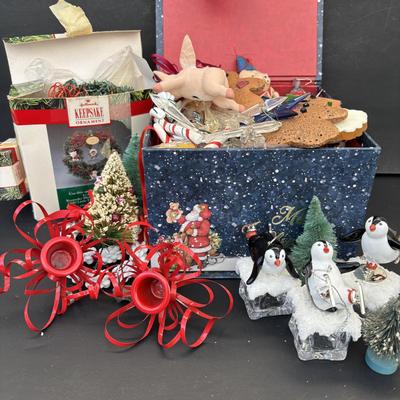 LOT 269: Holiday Ornaments Decor & More