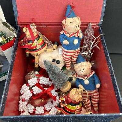 LOT 269: Holiday Ornaments Decor & More