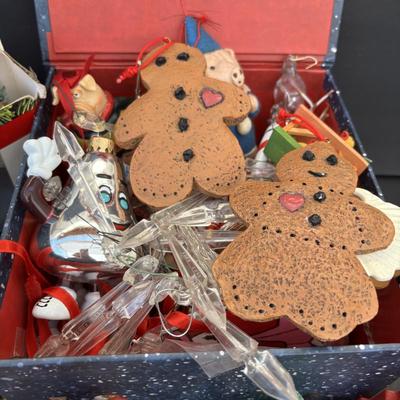 LOT 269: Holiday Ornaments Decor & More