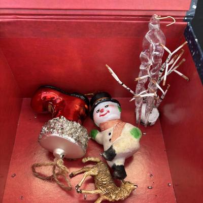 LOT 269: Holiday Ornaments Decor & More