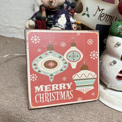 LOT 165B: Collection of Snowman Christmas Decor
