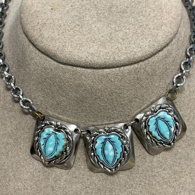 Vintage possible Howlite necklace and bracelet set