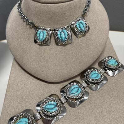Vintage possible Howlite necklace and bracelet set