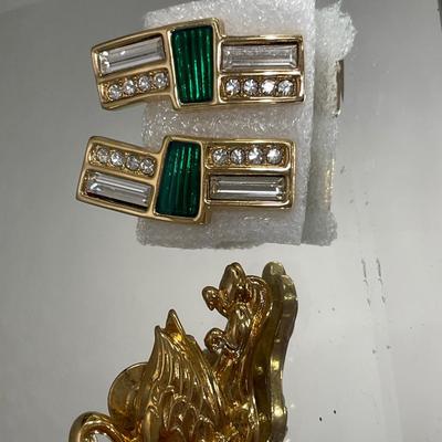 Gold tone and sparkly