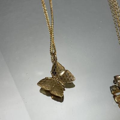 Three 1/20 12k chain necklaces Van Dell pendant