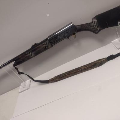 Browning Auto-5 'Light Twelve' 12 Gauge Shotgun with Strap and Ammo Holster 2-3/4" Shell 23.5" Barrel