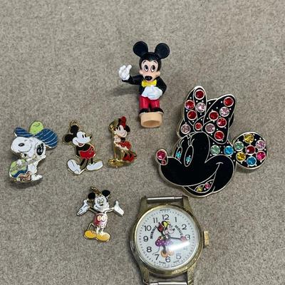 Small Disney trinkets and 1 Snoopy pin