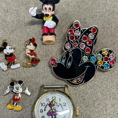 Small Disney trinkets and 1 Snoopy pin