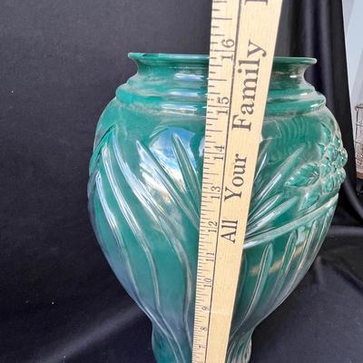 Lot 137 1990s Anchor Hocking Large vase