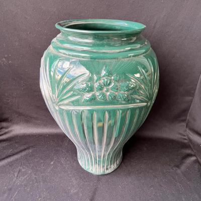 Lot 137 1990s Anchor Hocking Large vase