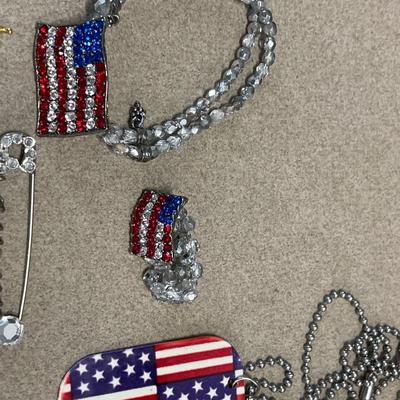 Holiday jewelry