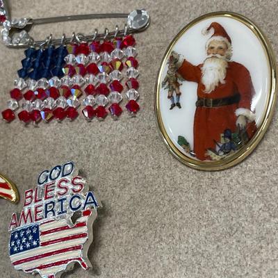 Holiday jewelry