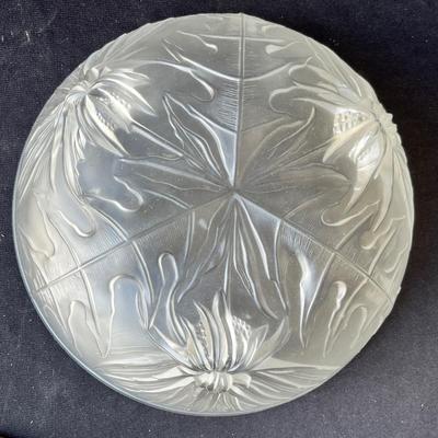 Lot 151 Verlys Oak leaf bowl