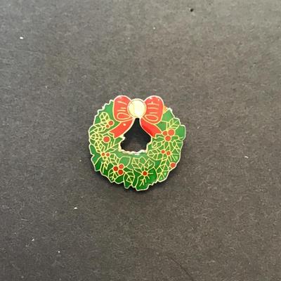 Sale Photo Thumbnail #80: Vintage Christmas wreath brooch. Please see attached photos.