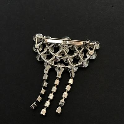 Sale Photo Thumbnail #121: Very nice vintage Silvertone clear rhinestone brooch. Please see attached photos.