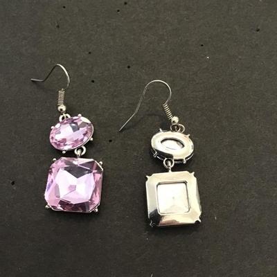 Sale Photo Thumbnail #198: Beautiful pink glass rhinestone earrings. Please see attached photos.