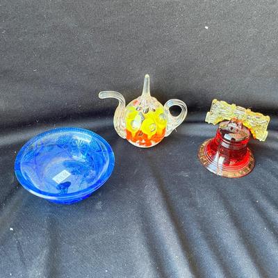 Lot 172 Art Glass Group