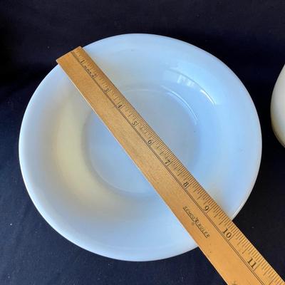 Lot 176 Ivory kitchen glassware