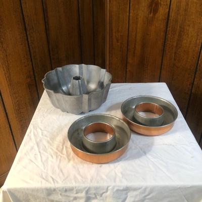 Sale Photo Thumbnail #69: Bundt cake pan and Jell-O mold pans
