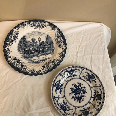 Sale Photo Thumbnail #87: Vintage collectible plates