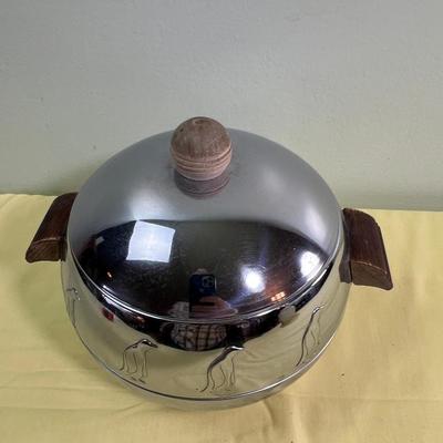 Penguin Hot and Cold Server with a lid 