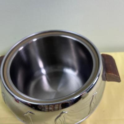 Penguin Hot and Cold Server with a lid 